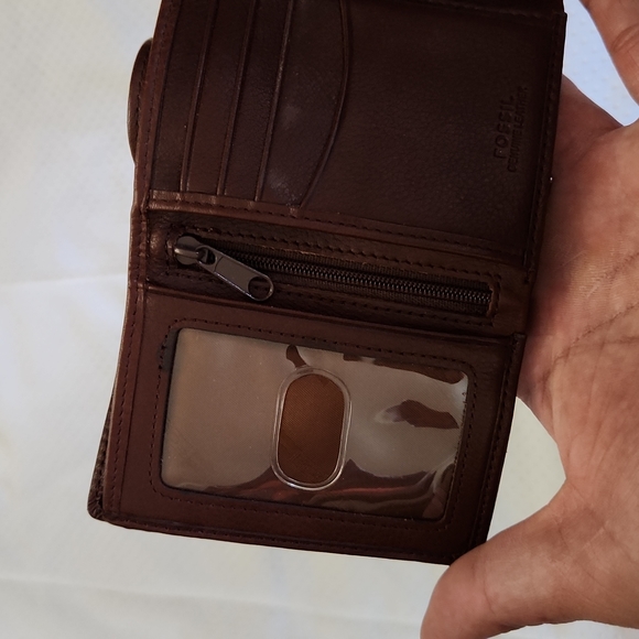 FOSSIL LEATHER WALLET - Picture 3 of 7